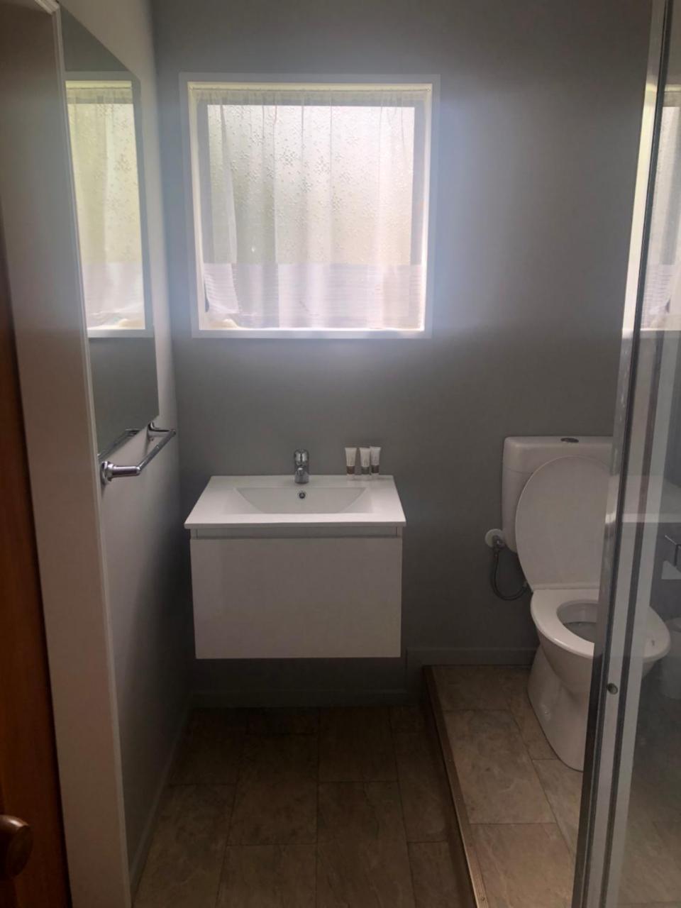 West Lake One Bedroom Accommodation *